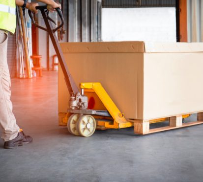 Transpalettes, gerbeurs et batteries pour les entrepôts carhaisiens