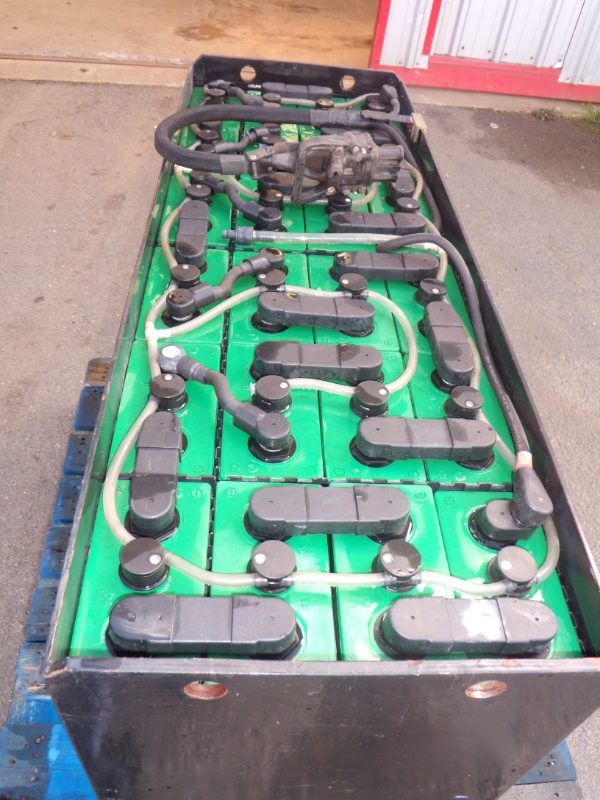 Technique Levage Chariot Elevateur Ploudaniel BATTERIE 001